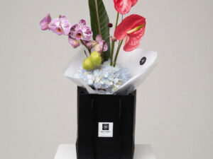 Ramo minimalista con flores tropicales